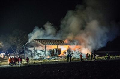 Abtsgmuend-Hohenstadt: Scheune mit Maschinen im Vollbrand